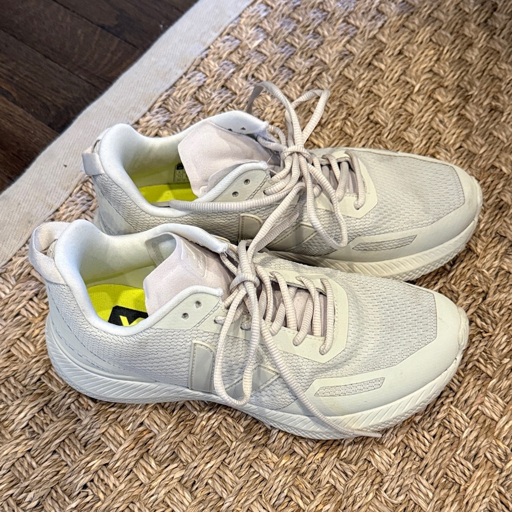 Veja Women’s Impala Sneakers Size 8